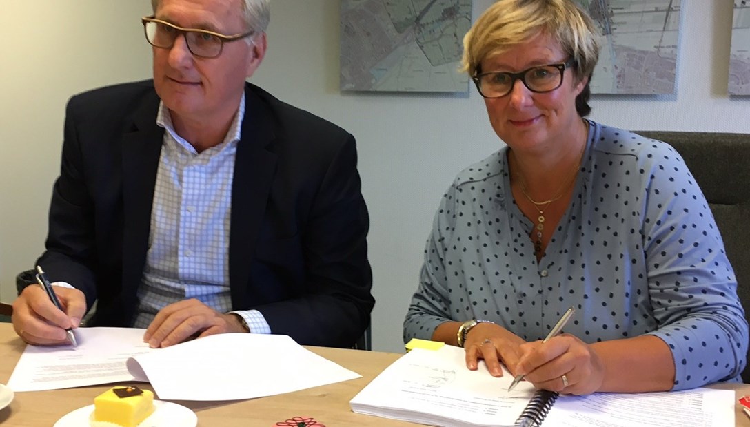 Ondertekening contract Woongebied West End Roelofarendsveen