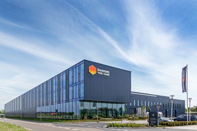Exterieur productiefaciliteit met kantoor Bosman van Zaal Aalsmeer