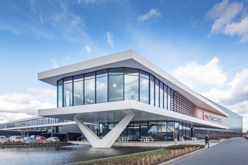 Exterieur bedrijfspand met showroom Textaafoam Tilburg ontwerp Heembouw Architecten