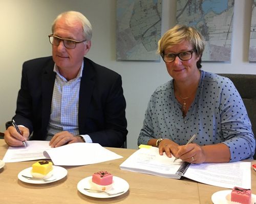 Ondertekening contract Woongebied West End Roelofarendsveen